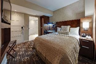 Premium Queen Room with Balcony,311618937:JPEG