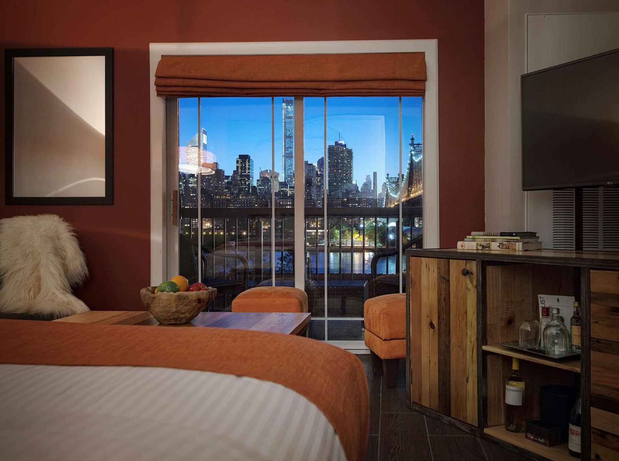 Premier King City View Room