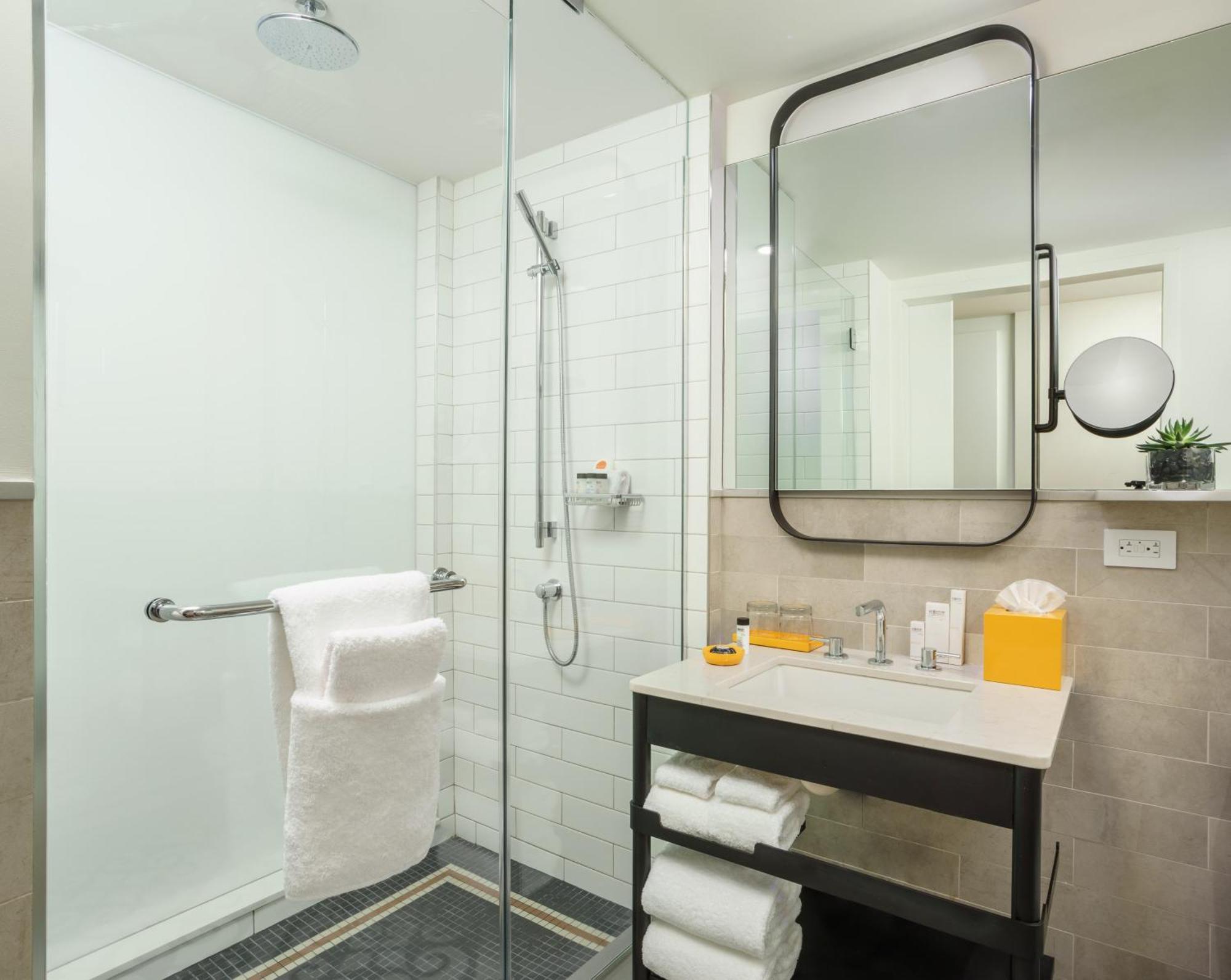 Premium King Room with City View - High Floor