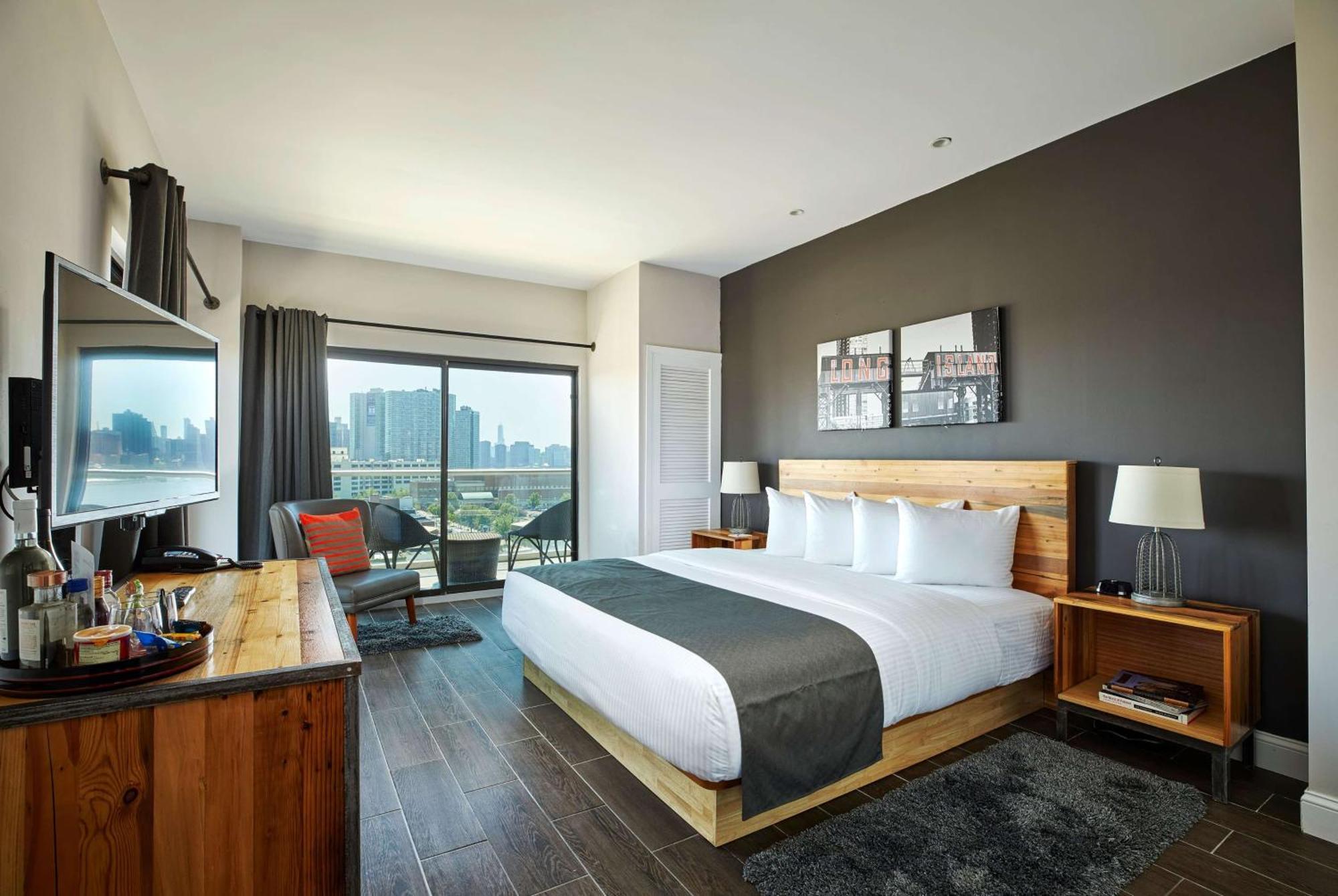 Superior King Balcony Room