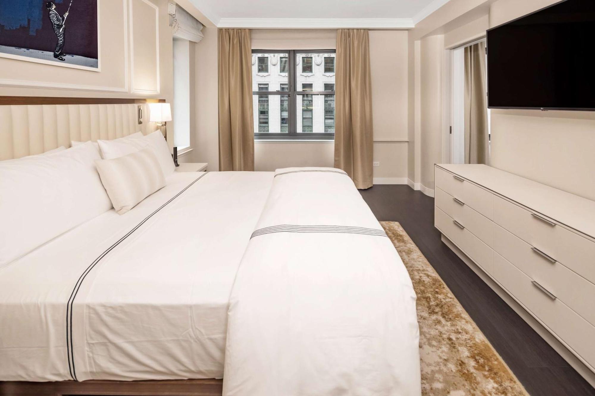One-Bedroom King Suite Premier with Sofa Bed
