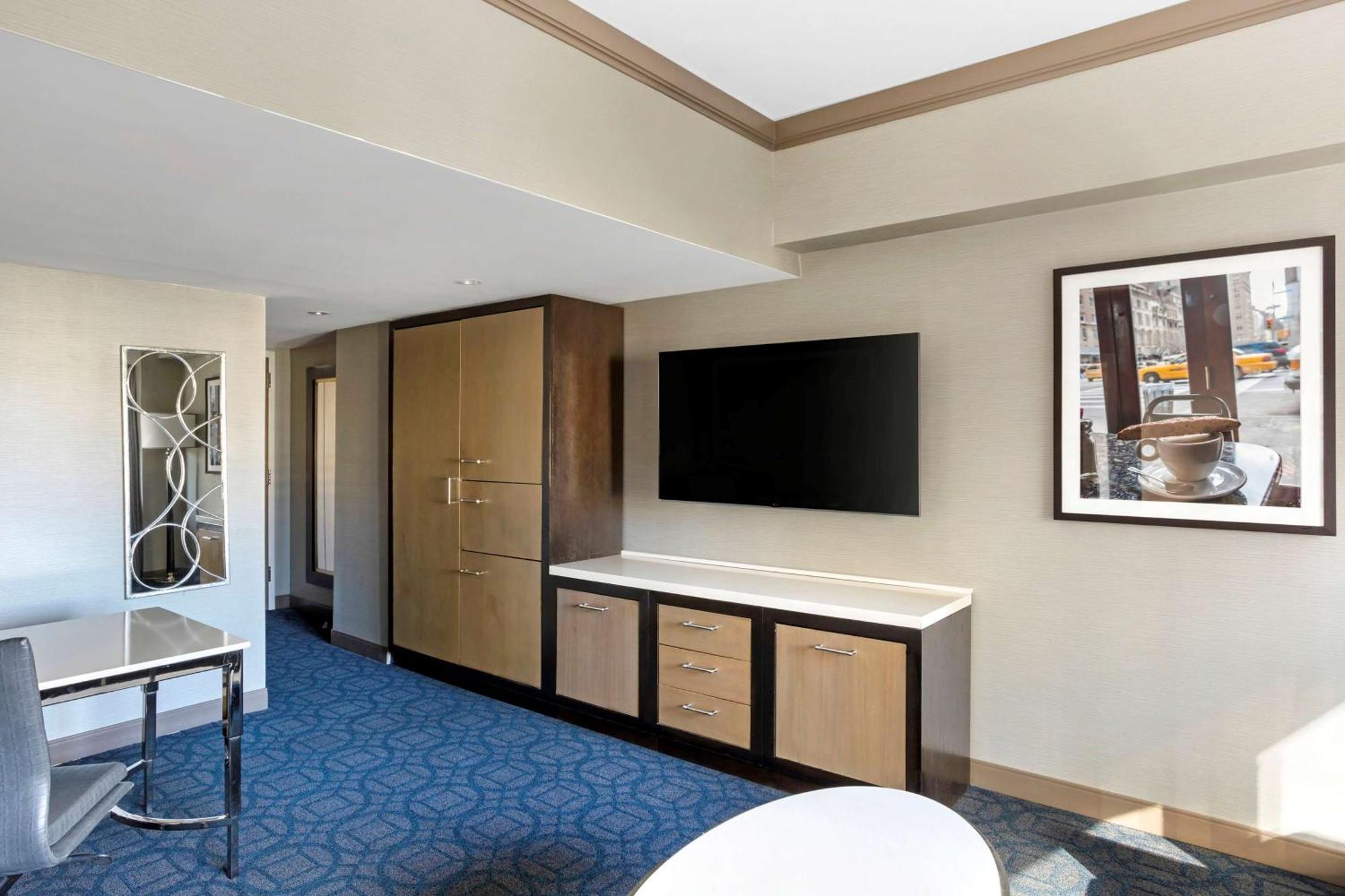 Two-Bedroom Suite,1280244667:JPEG