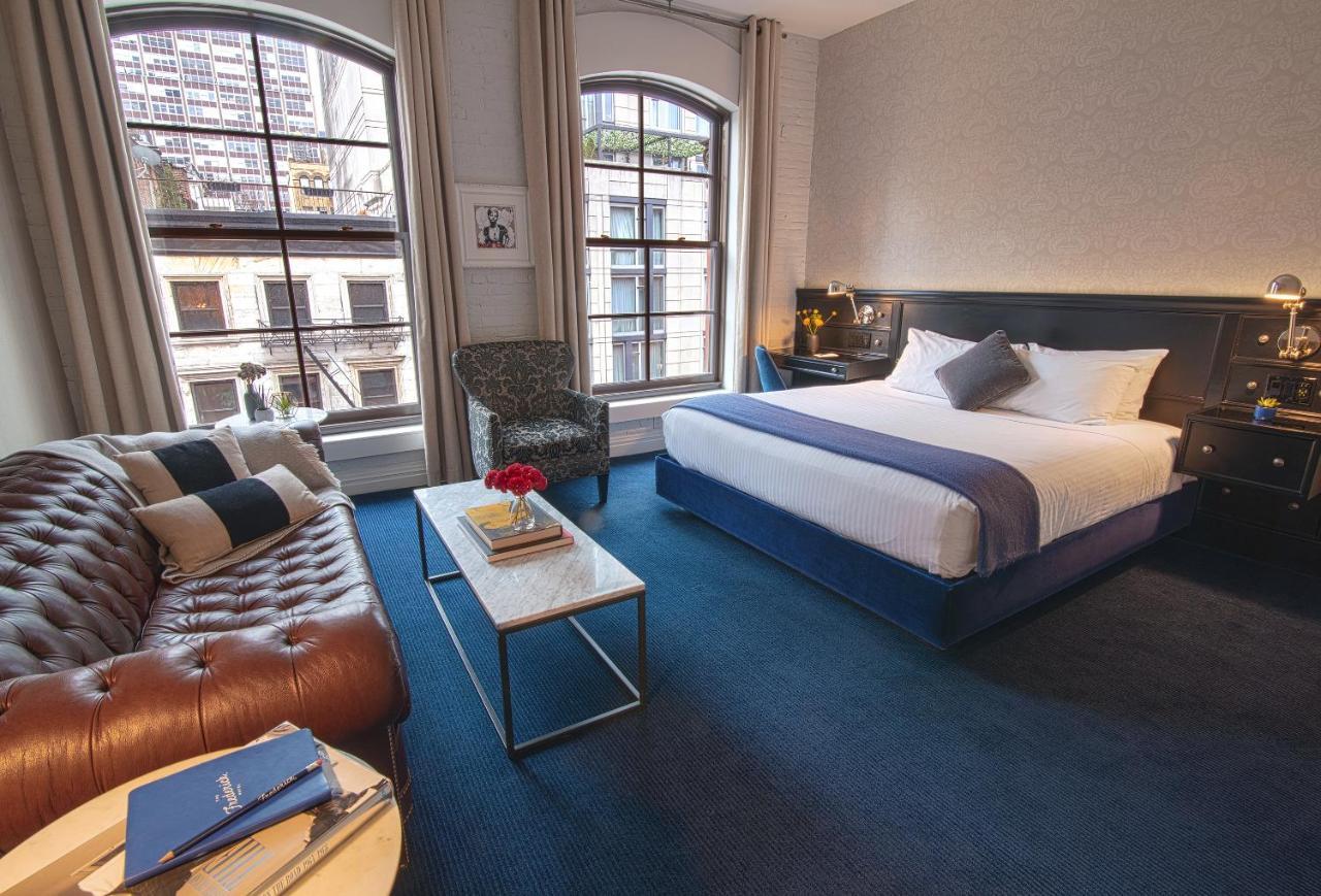 Junior Suite 1 King Bed & Sofa Bed,1395975281:JPEG