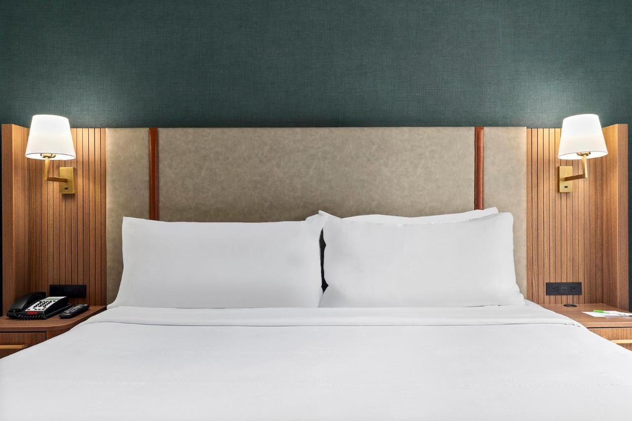 Standard King Room,1498736326:JPEG