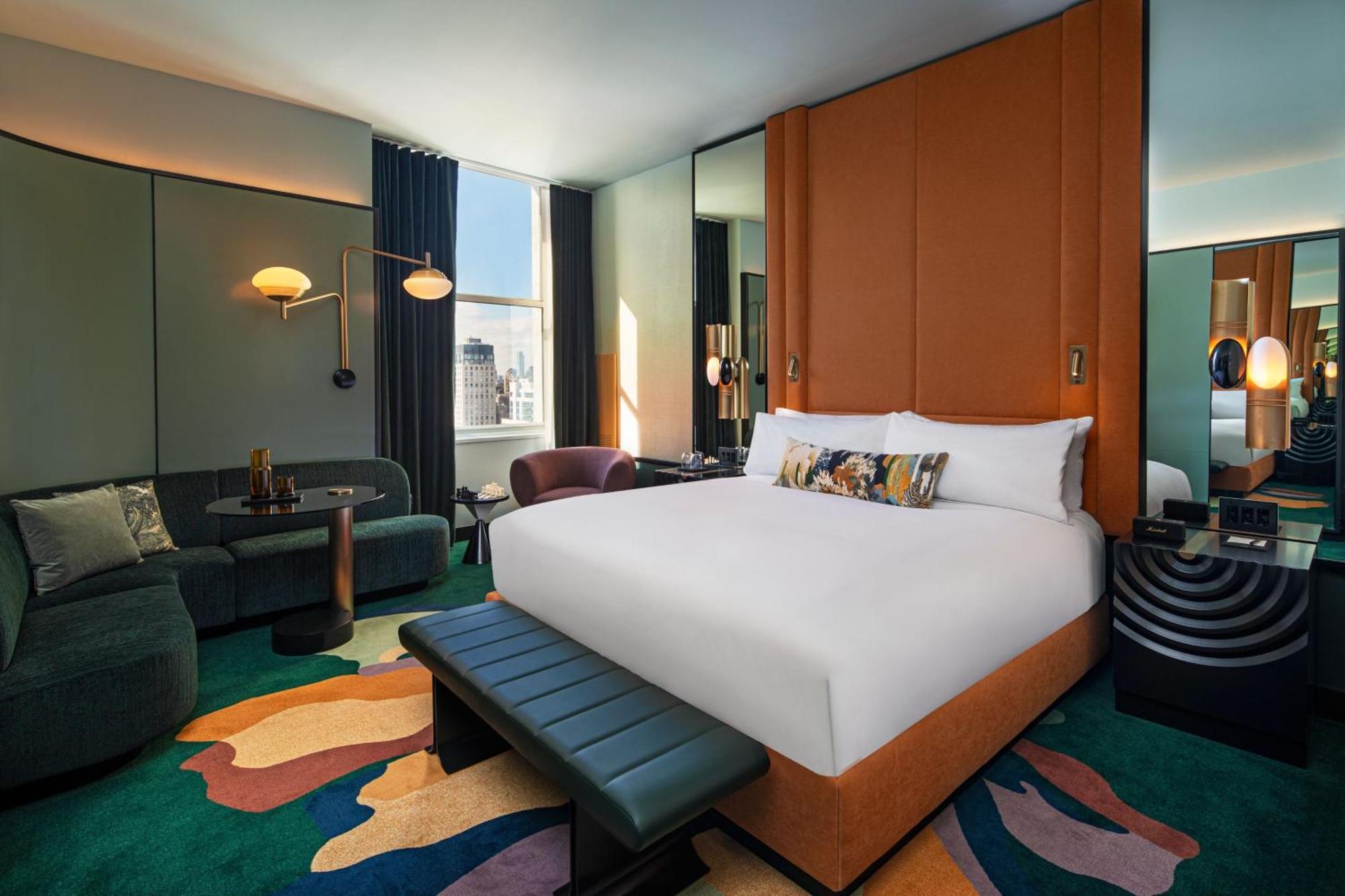 Superior King Room with City View