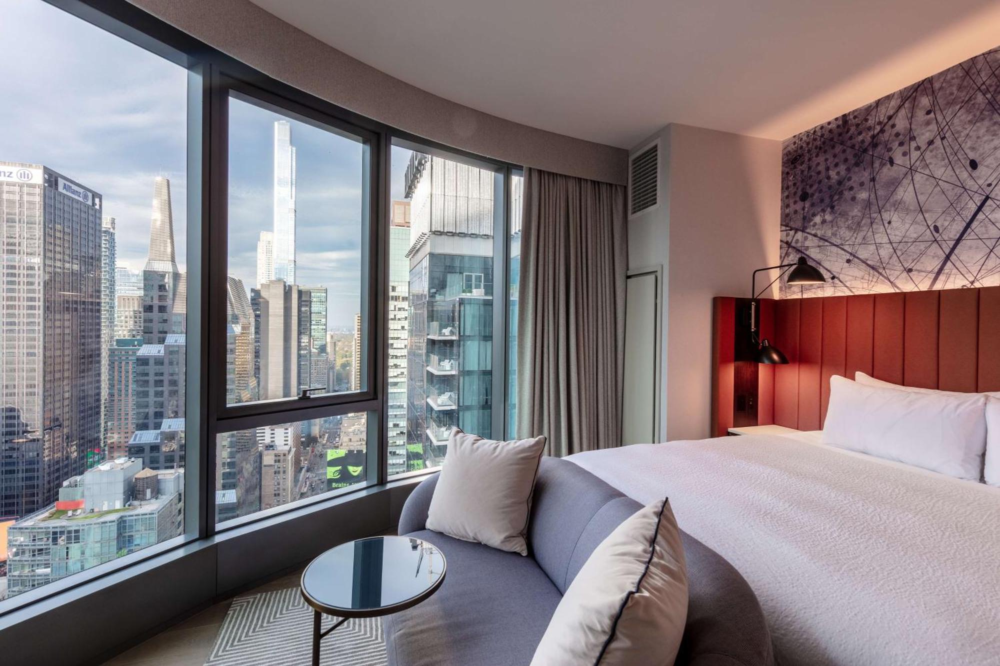 Panoramic Two-Room Corner King Room with Square View - Non-Smoking