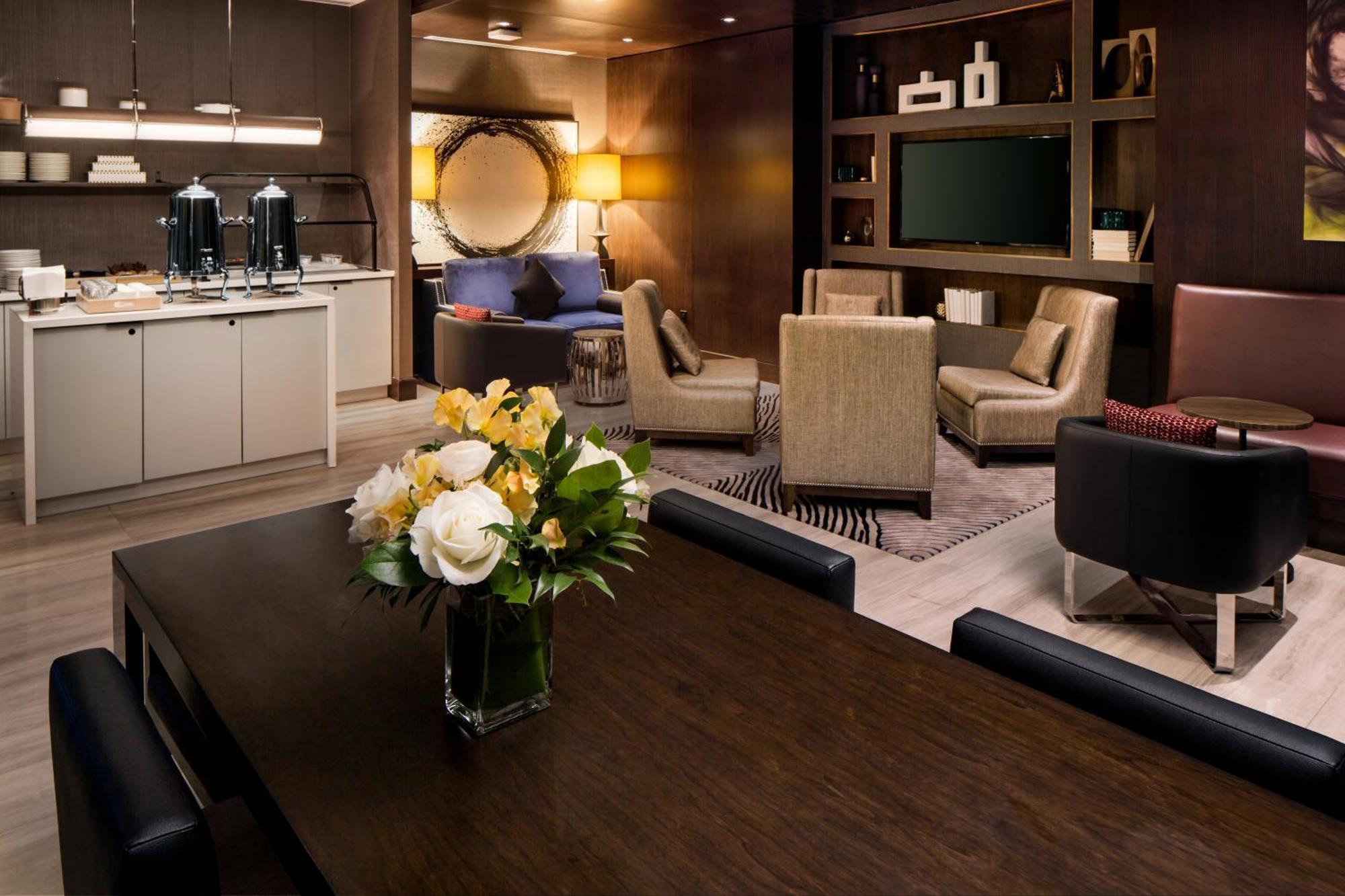Executive King Room with Lounge Access