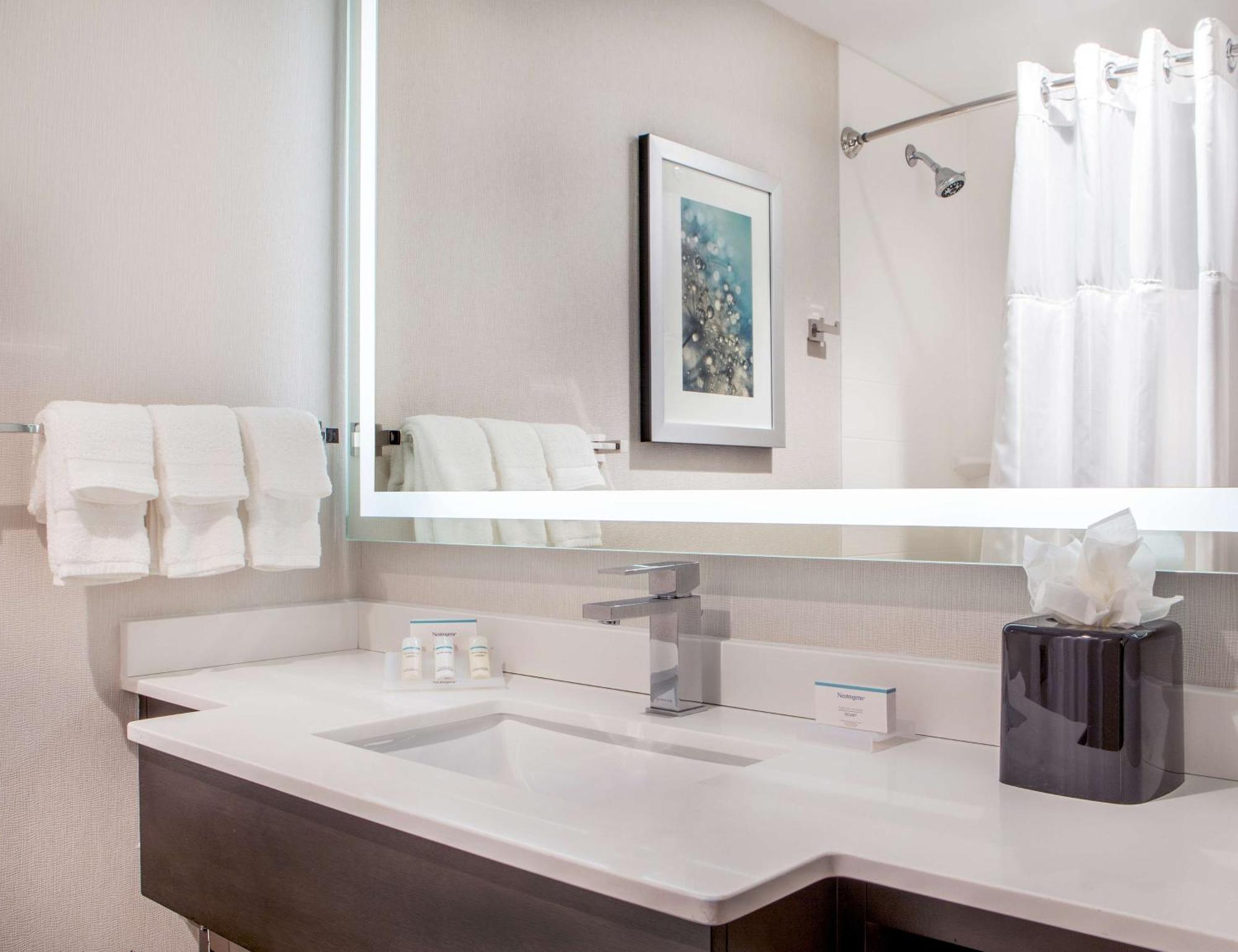 Double Room with Two Double Beds and Water View