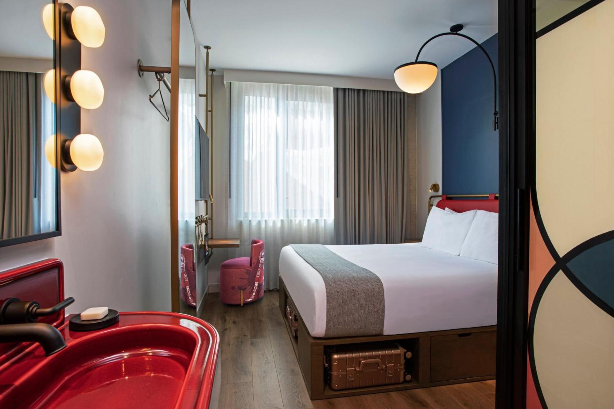 King Room with Partial City View - Hearing Accessible