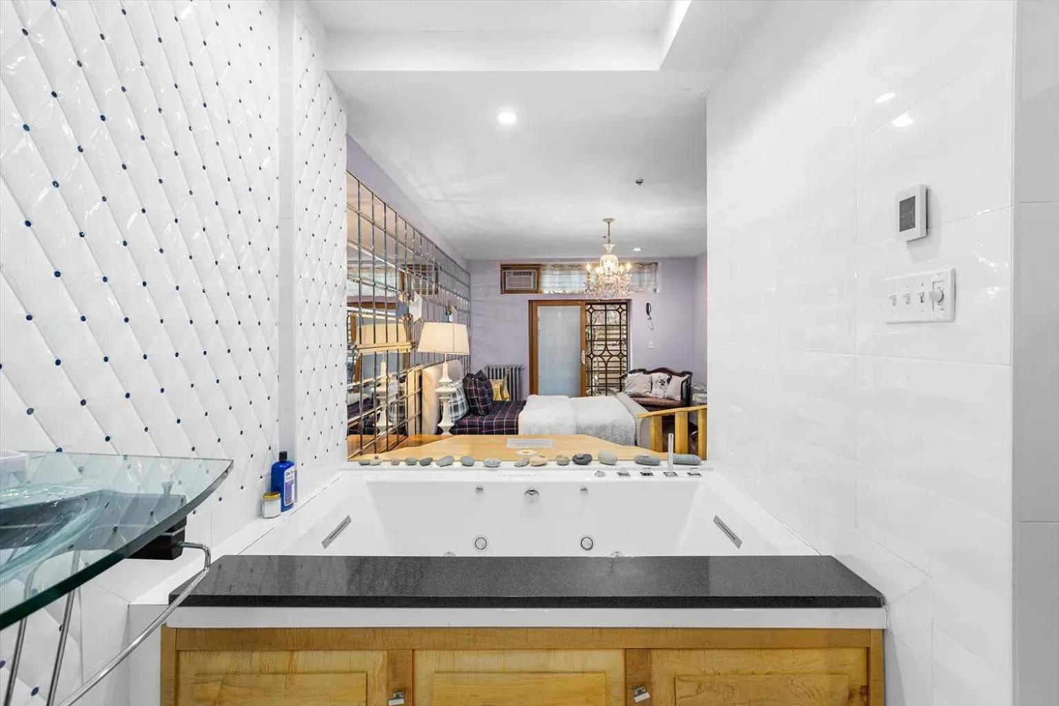Deluxe Suite Spa Bath