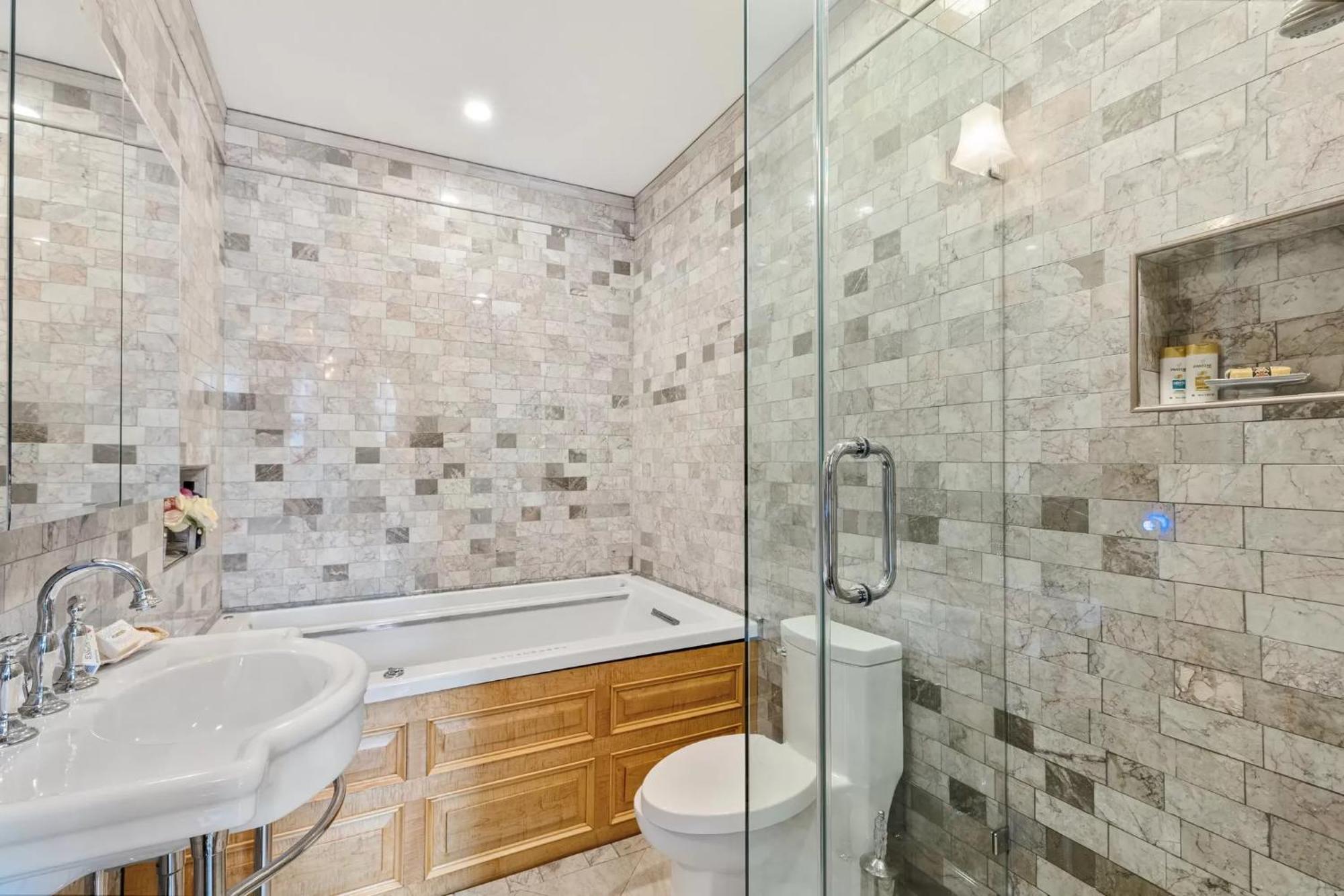 Suite Spa Bath