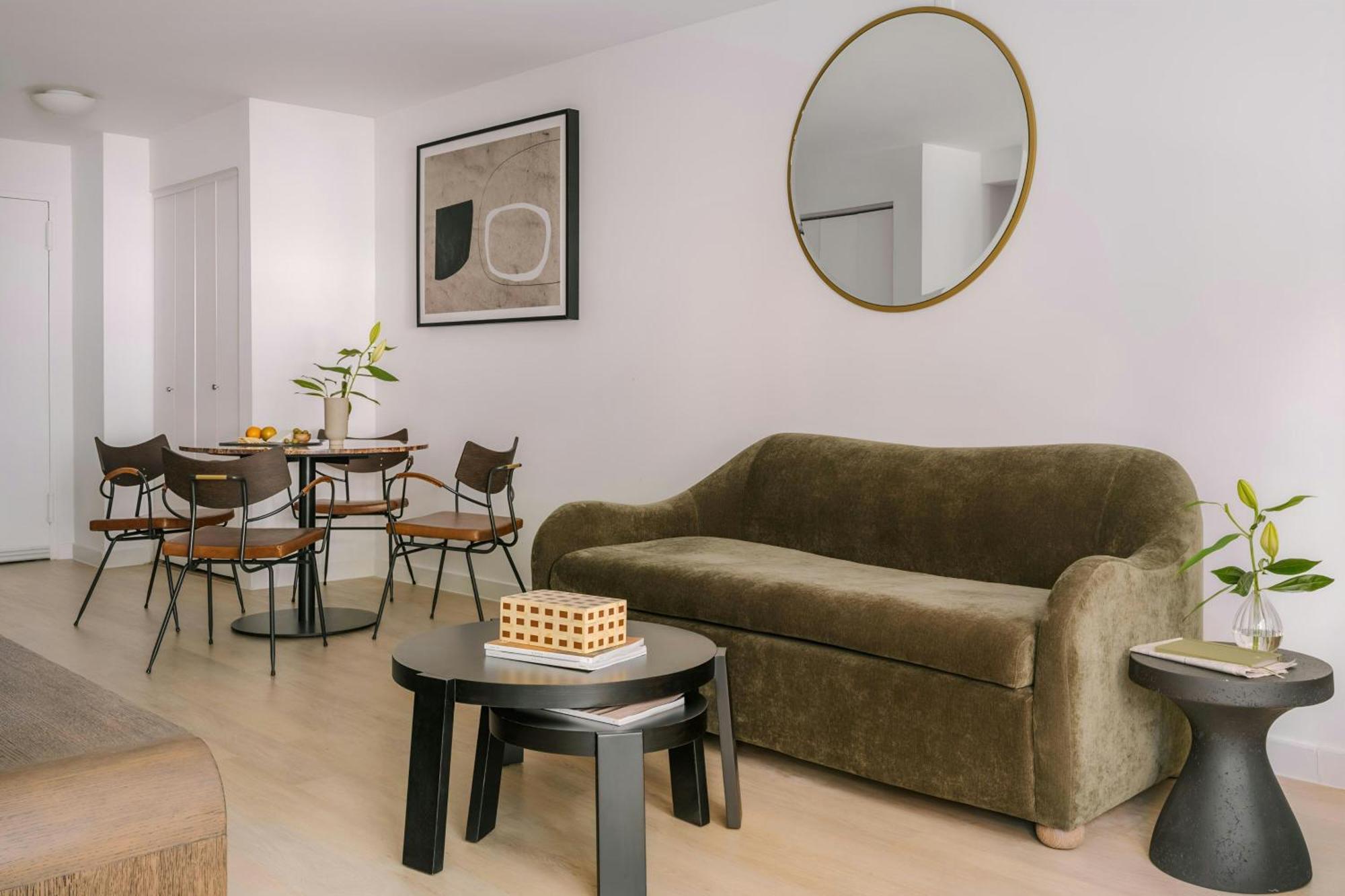 One-Bedroom Superior Apartment King Sofa Bed