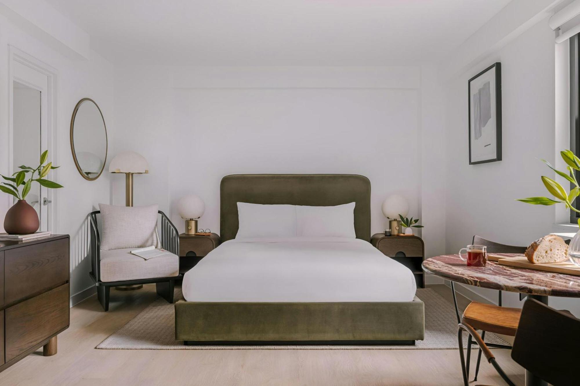 Studio Apartment Queen Bed
