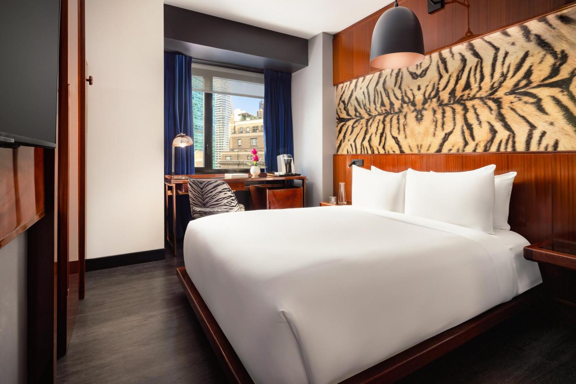 Deluxe Queen Room