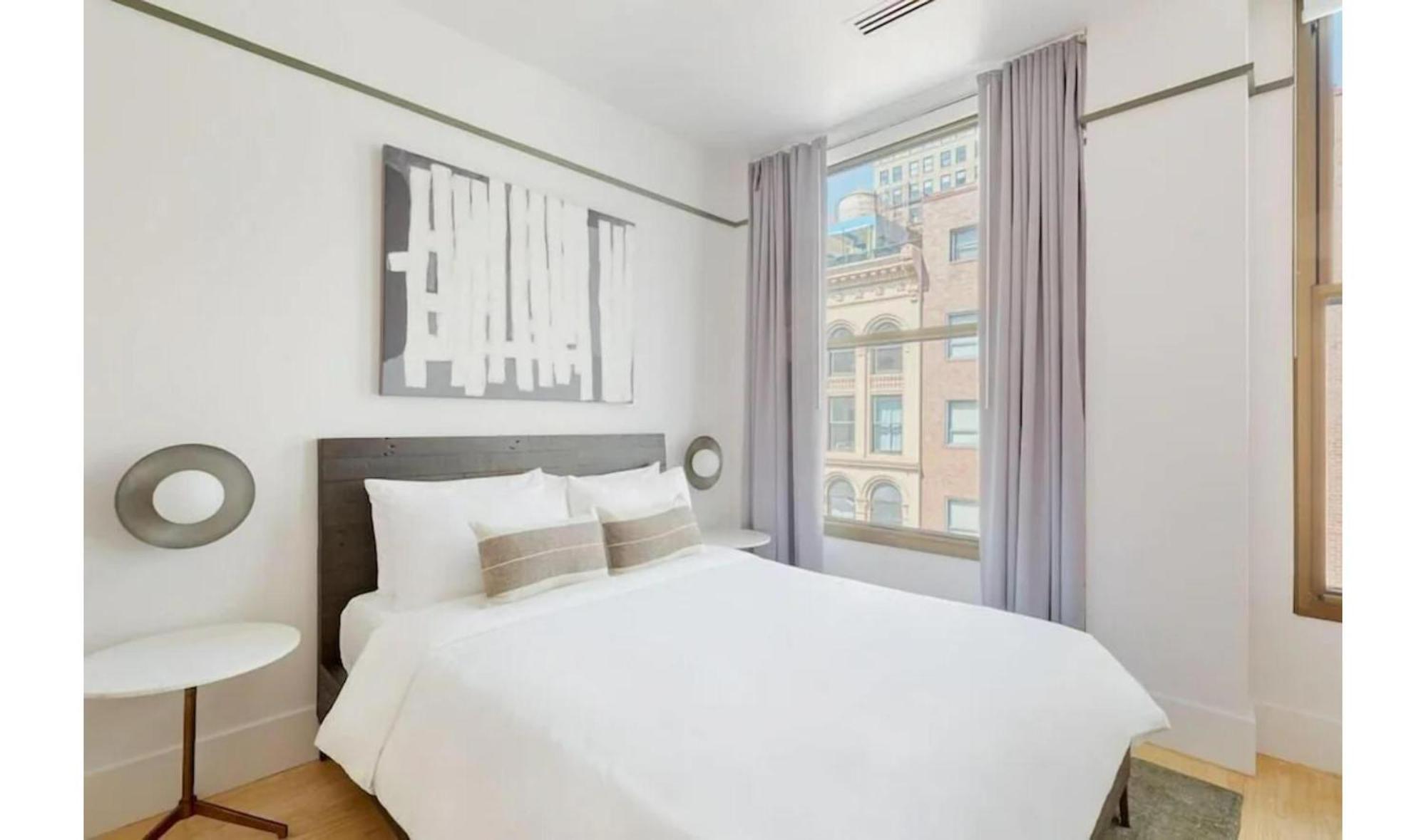 Deluxe Room 1 King Bed Sofa Bed Non-Smoking