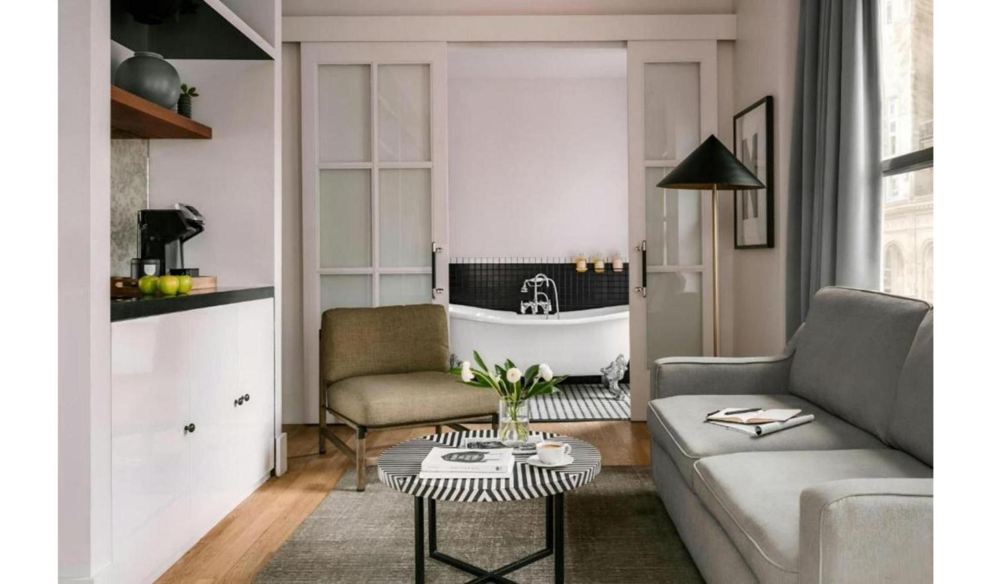 Suite 1 King Bed Sofa Bed Non-Smoking