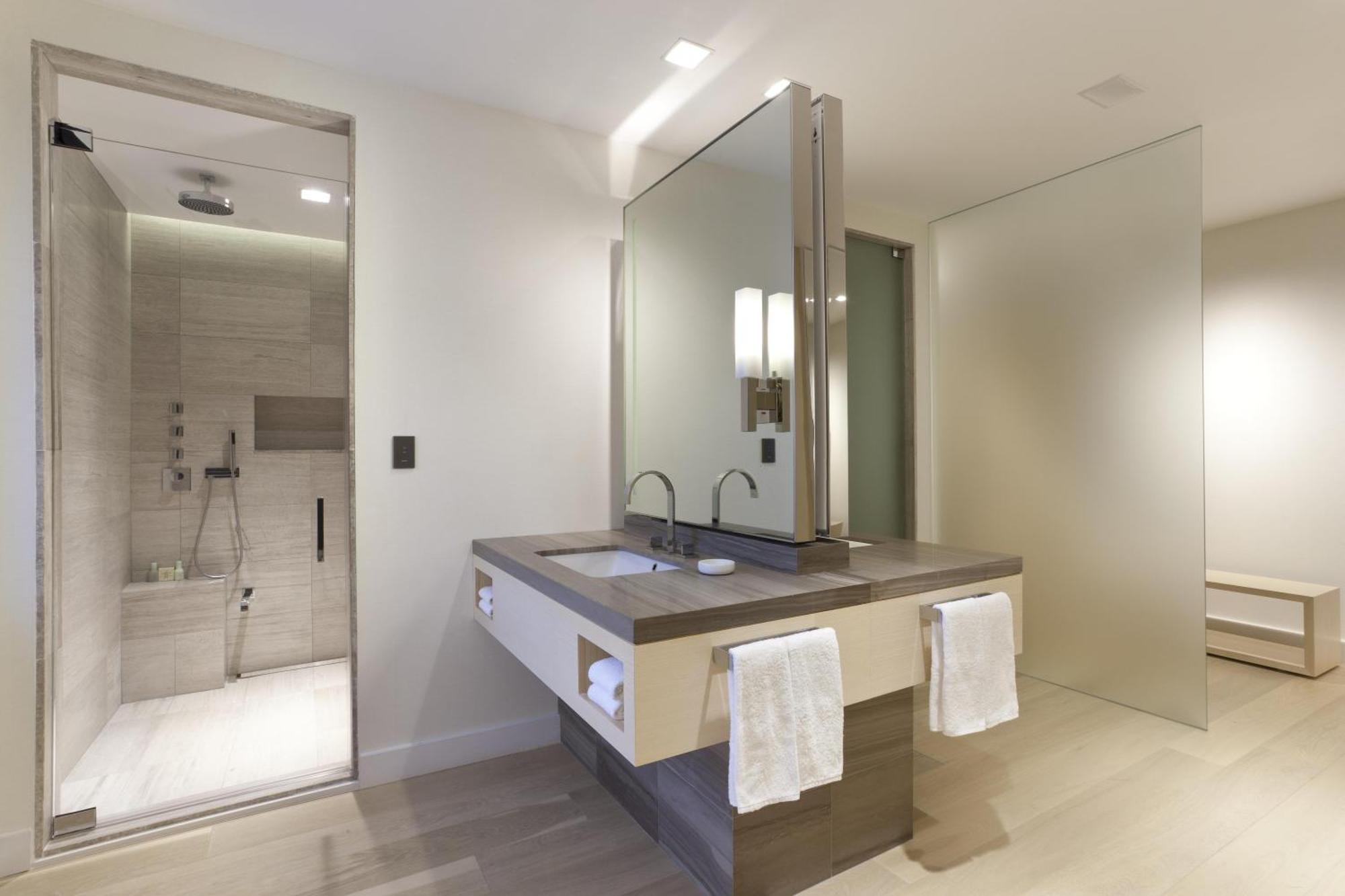 One-Bedroom Suite City View