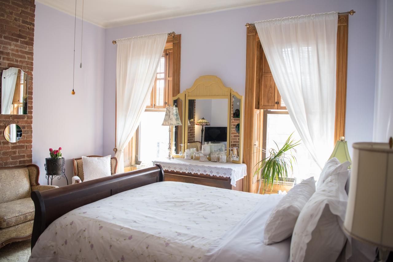 Elspeth Deluxe Queen Room