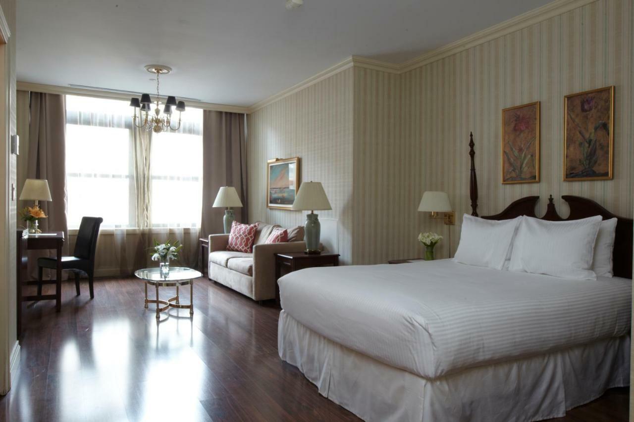 Deluxe King Suite