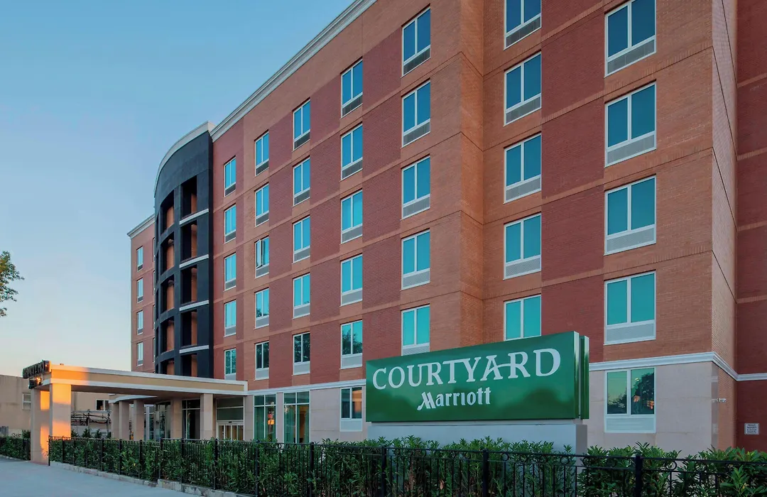 Courtyard By Marriott New York Queens/Fresh Meadows-1