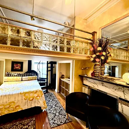 The International Cozy Inn-3