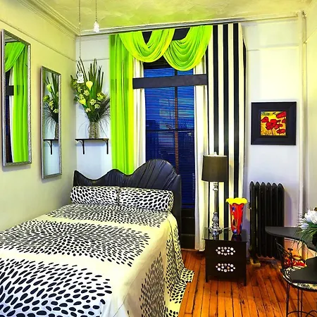 The International Cozy Inn-2