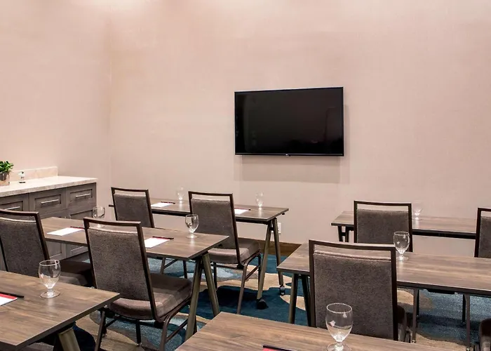Elegant dining room at a fancy Los Angeles restaurant